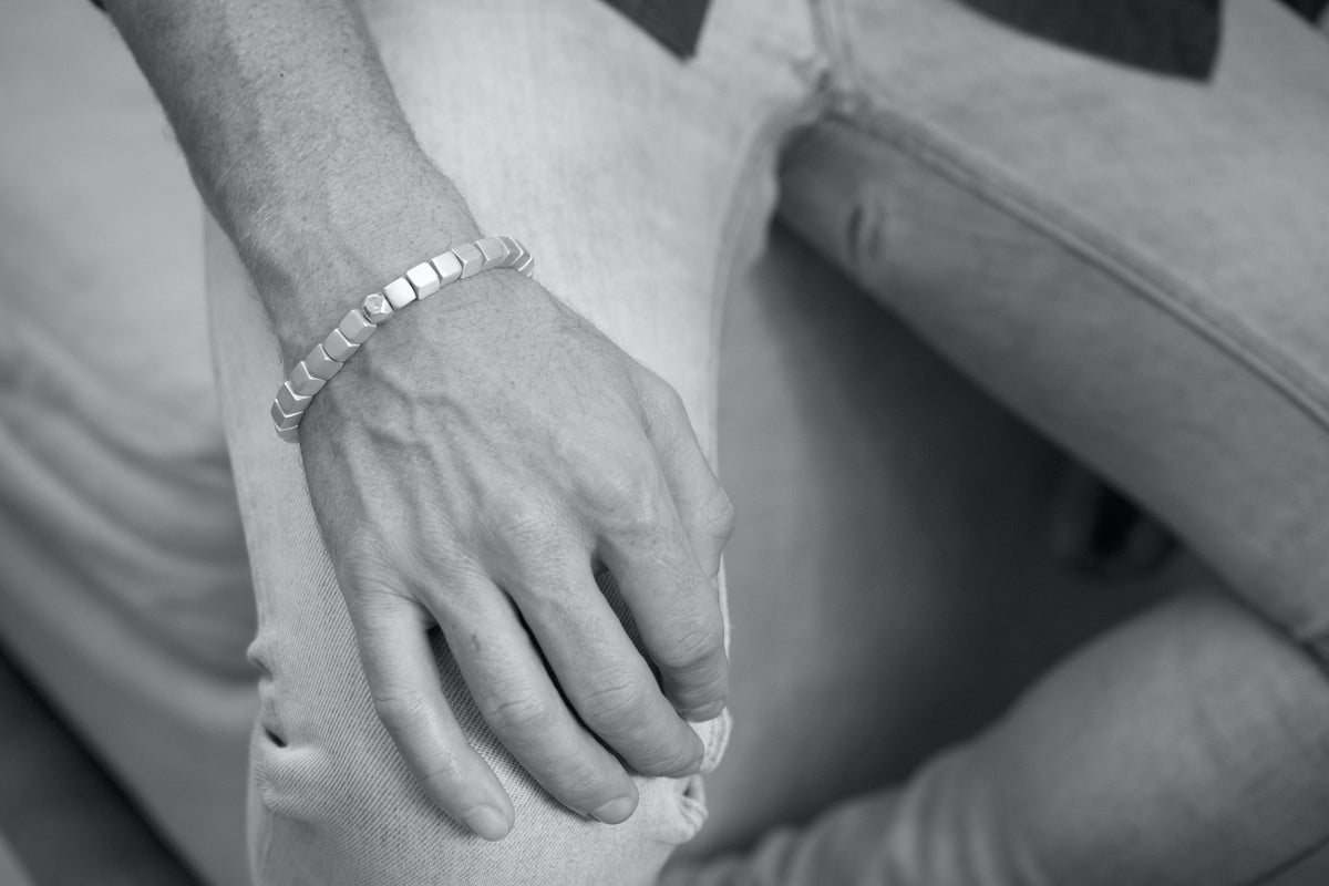 MEN'S SQUARE BEAD BRACELET